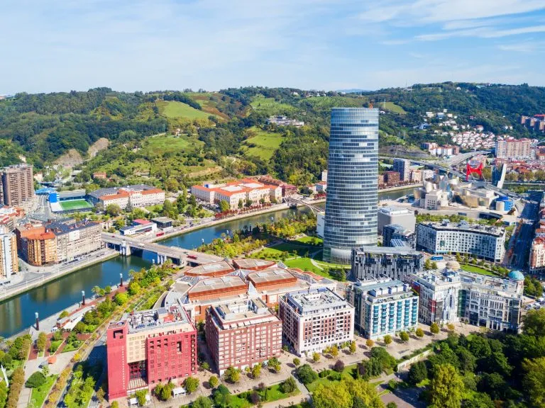Panoramaudsigt fra luften over Bilbao, Spanien