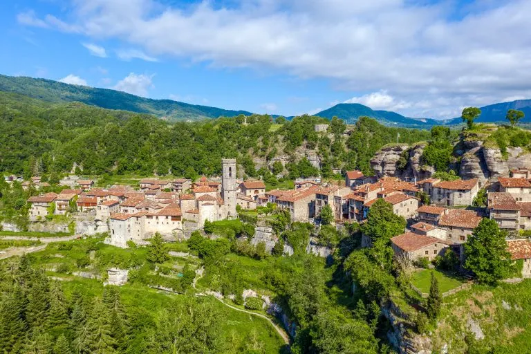 Rupit, un villaggio medievale in mezzo alla natura. Catalogna, Spagna